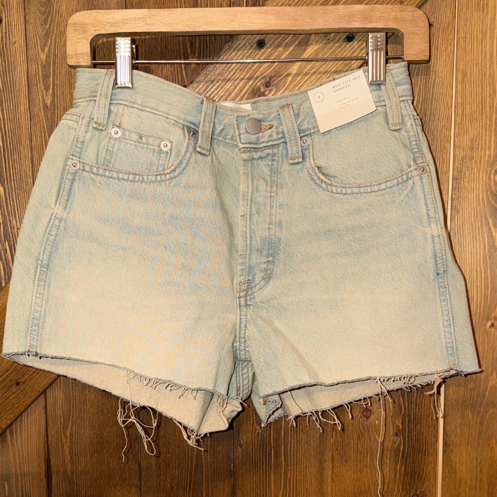 Universal Thread Light Wash Jean Shorts size 4